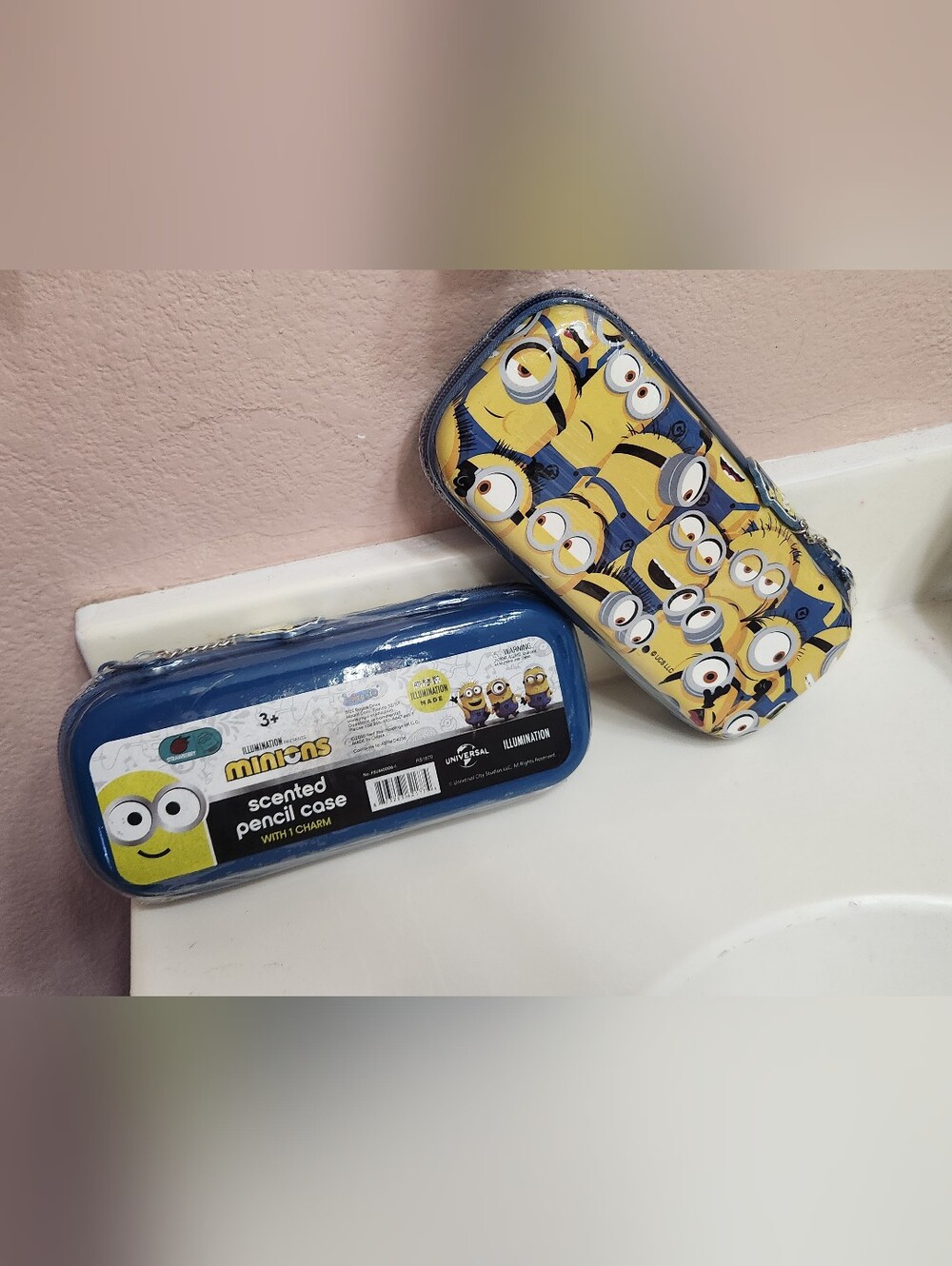 Minions Scented Pencil Case with Strawberry Scent & Keychain Charm - Blue New